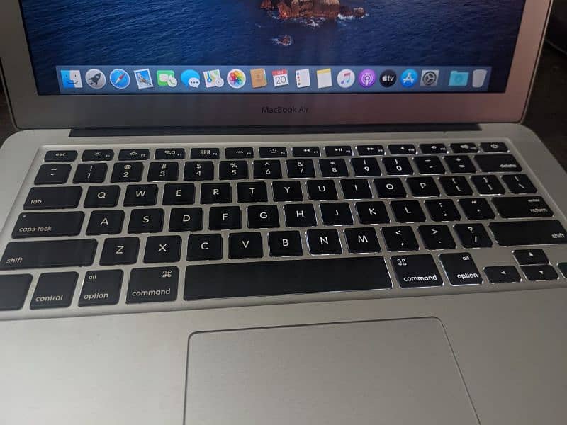 MacBook Air 2017 13 inch screen 8gb/128gb 4