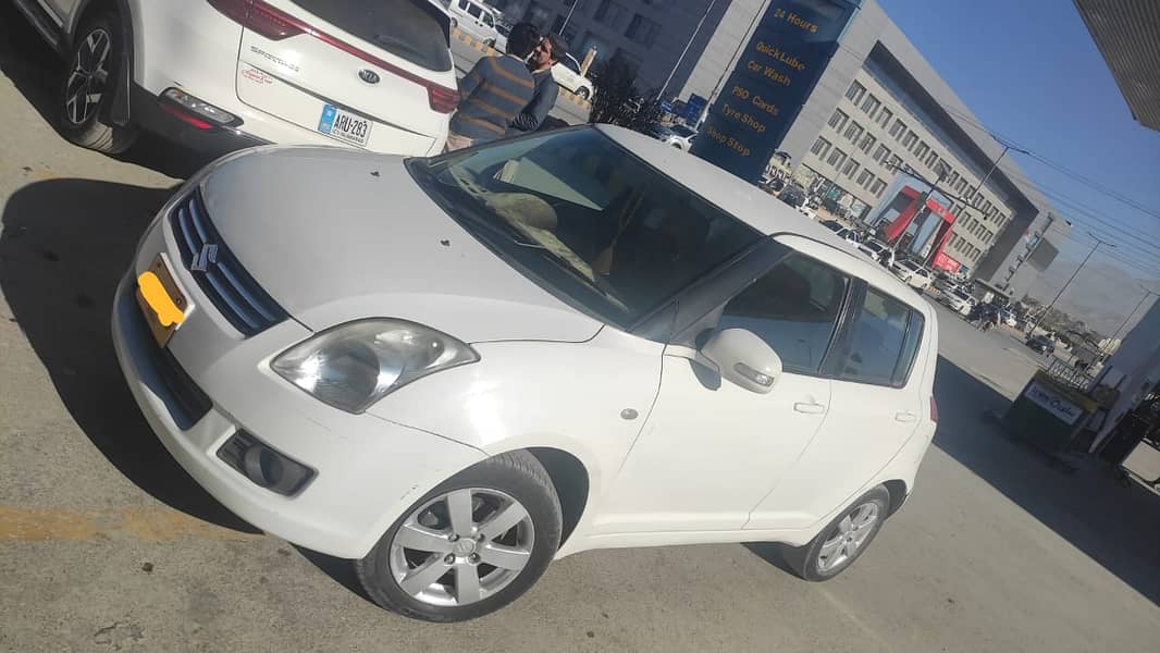 White Suzuki Swift DLX 1.3 2013 5