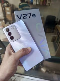 VIVO V27e 8+8/256 10/10 with orignal box chargar