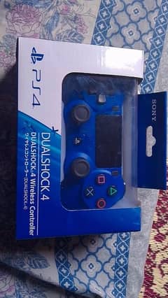 Ps4 controller with box New condition