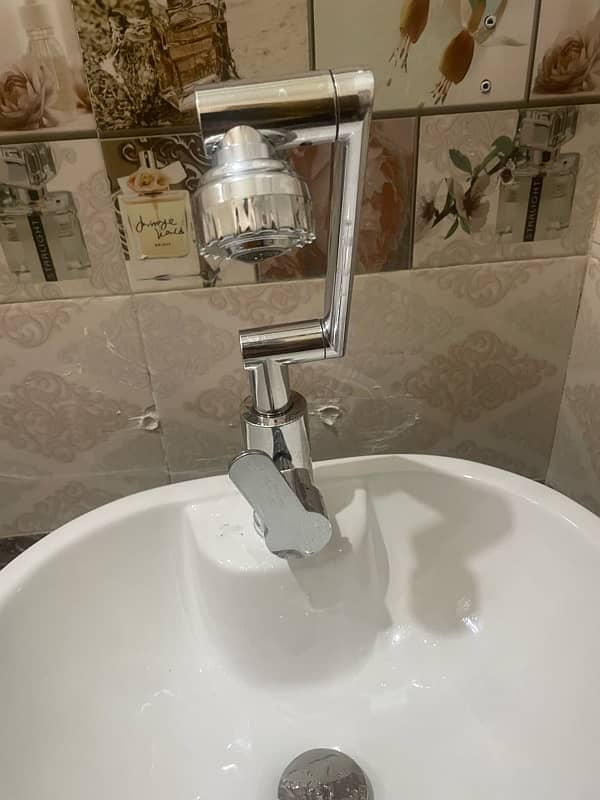 wash basin price is 7000 and tap price is 4000 fix price 1