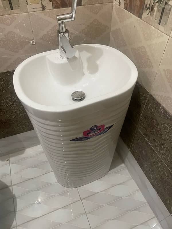 wash basin price is 7000 and tap price is 4000 fix price 2