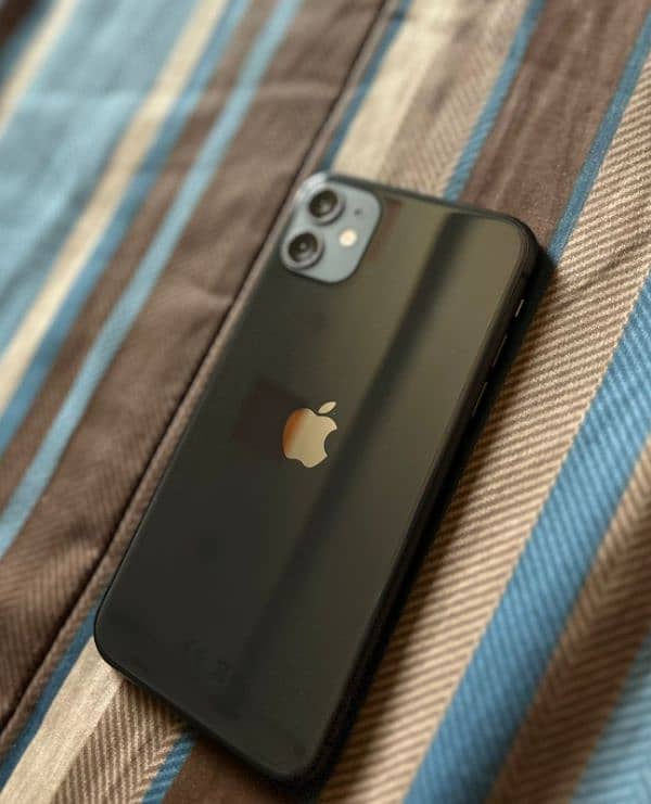 IPhone 11 ( BLACK) 2