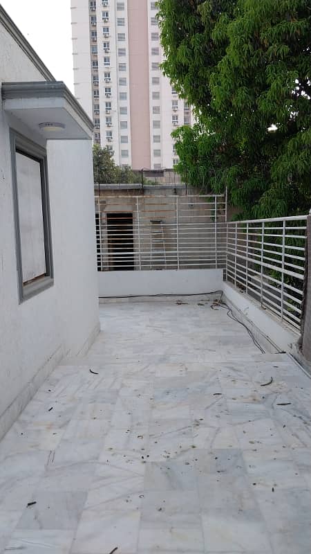 1000 Yards Bungalow Available For Rent Near Shahrah-E-Faisal For Commercial Use. 7