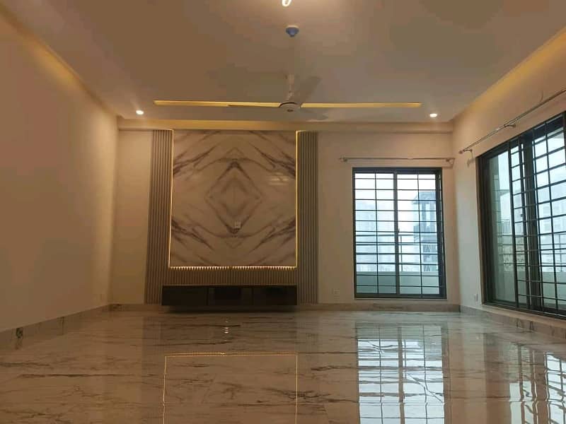 2nd Last Floor Brand New 3 Beds 10 Marla Apartment For Sale In Sector D Askari 11 Lahore. 1