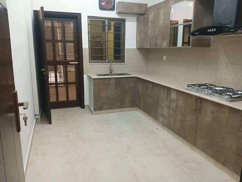 2nd Last Floor Brand New 3 Beds 10 Marla Apartment For Sale In Sector D Askari 11 Lahore. 3