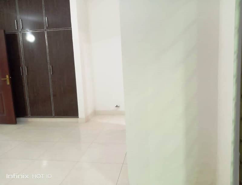 3 Bed  Apartment  Available For Rent In Askari 11 Lahore. 5