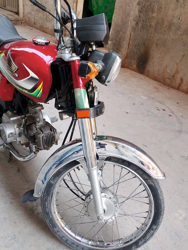 FST HAND BIKE HONDA CD70 BIKE FOR SALE ONLY CALL 8