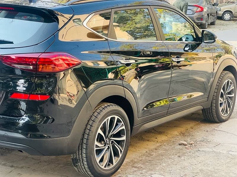 Total Geniune Hyundai Tucson AWD 2023 Model 3