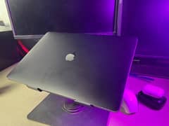 MacBook Pro 15-inch 2018 - Core i7 , 32GB RAM , 4GB dual Graphic card,