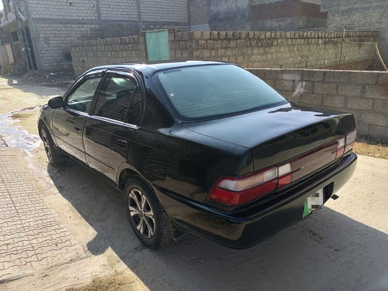 Toyota Corolla XE 2000 4