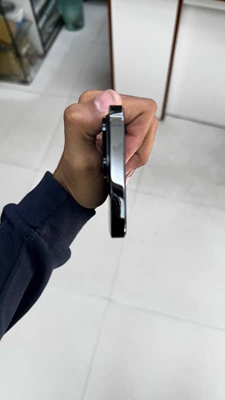 iphone 14 pro Max Black Colour 6