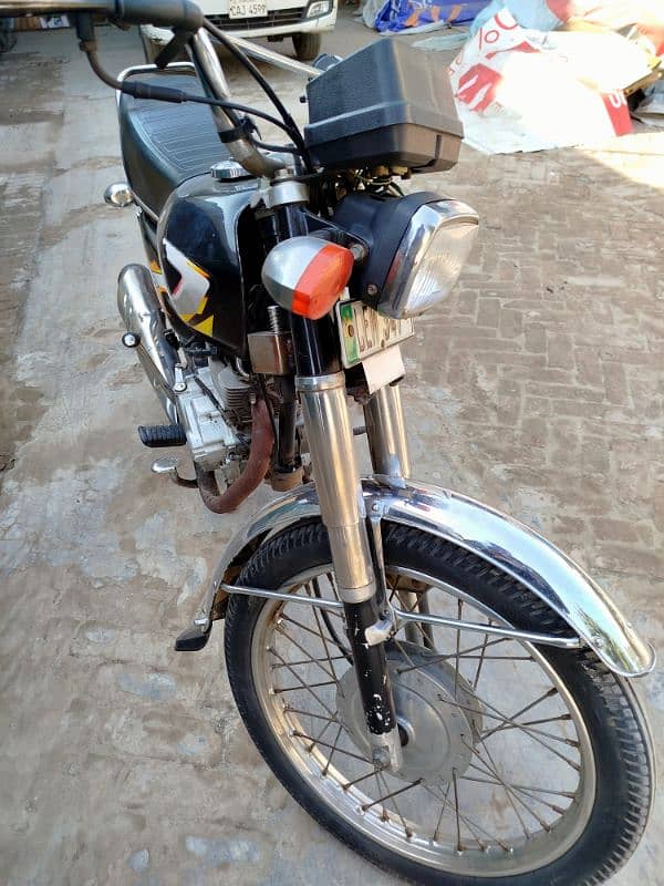 Honda 125.16 model one hand used 3