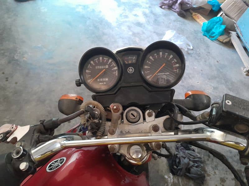 Yamaha ybr 125g all ok engine sealed only 7000km used just buy n ride 1