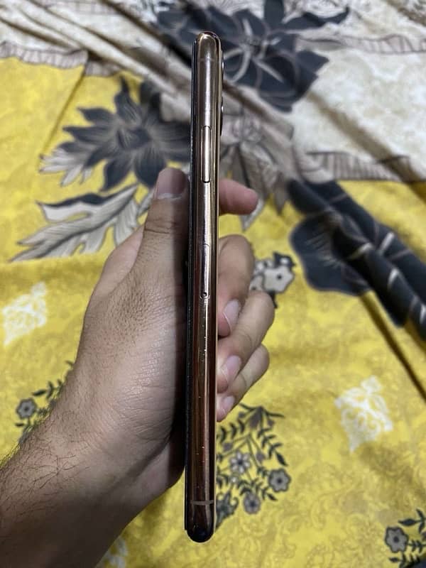 iphone 11 pro max 64 gb with box 3