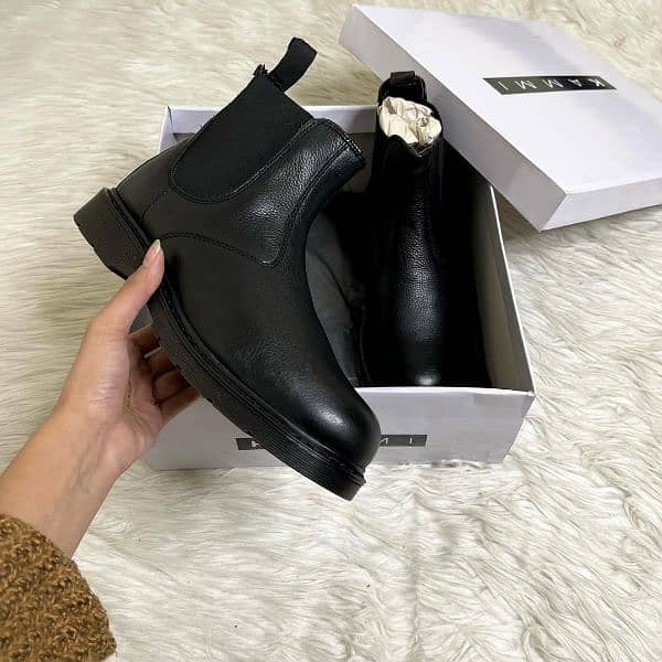 Leather Chelsea Boots 0