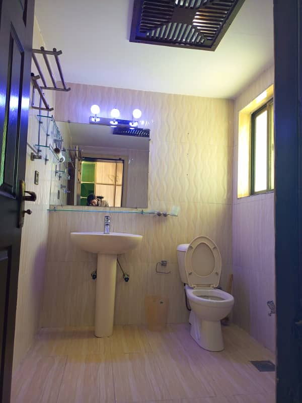 Non furnished 1kanal upper portion for Rent in bahria town phase 1 24