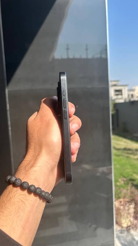 iPhone 15 pro jv black titanium 4