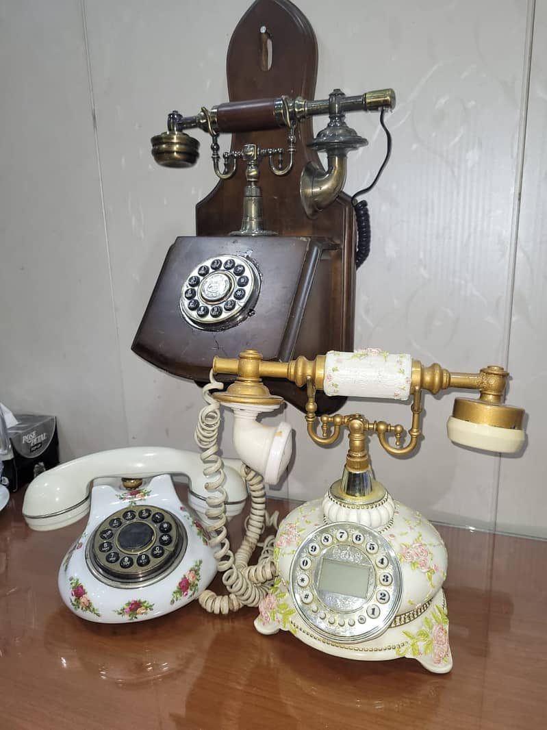 ANTIQUE WORLD TELEPHONES AND  HOUSE ITMS T. PHONE(ROYALALBRT)WORK 1