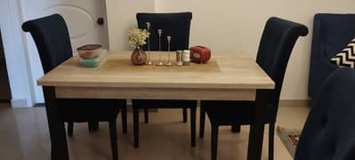 4 seater dinning table