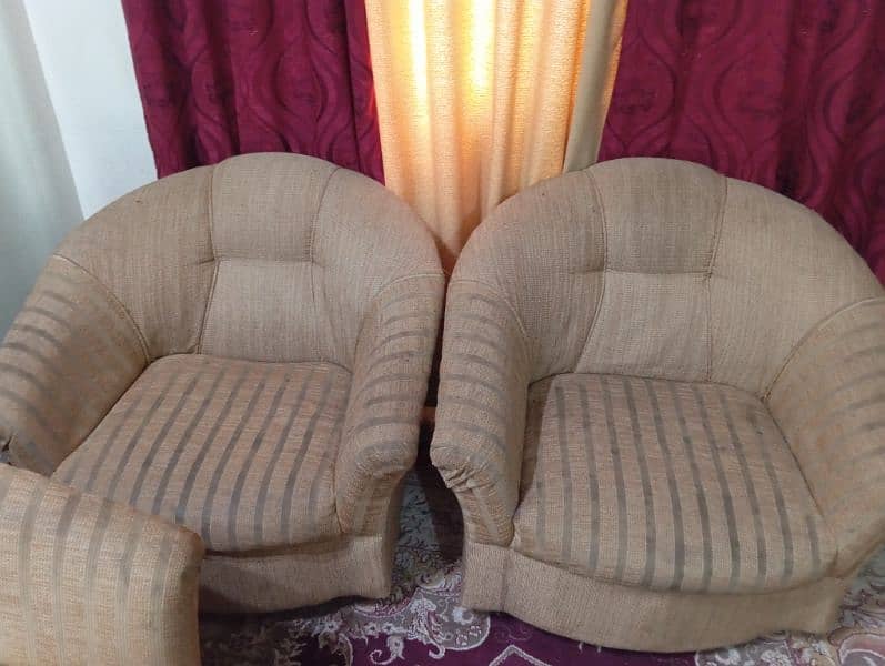 urgent sofa set sale 1