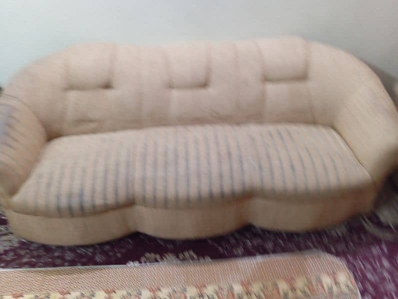 urgent sofa set sale 2