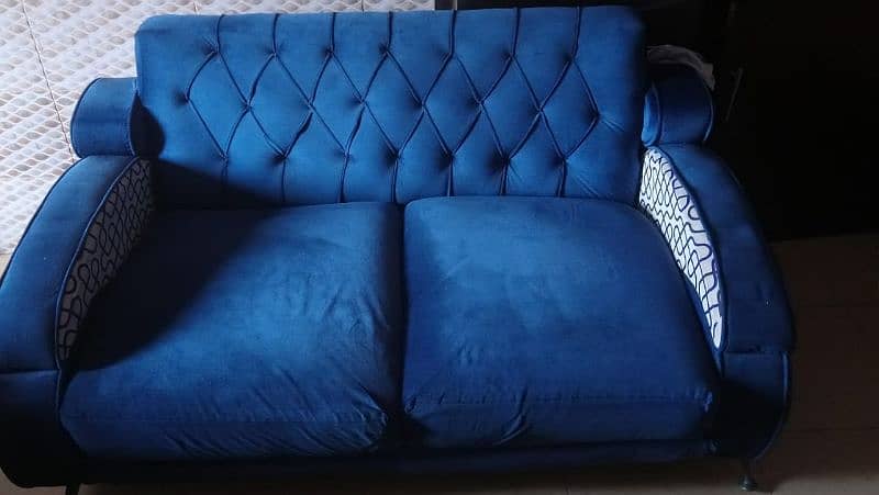 7 seater sofa looking for a new shelter 0