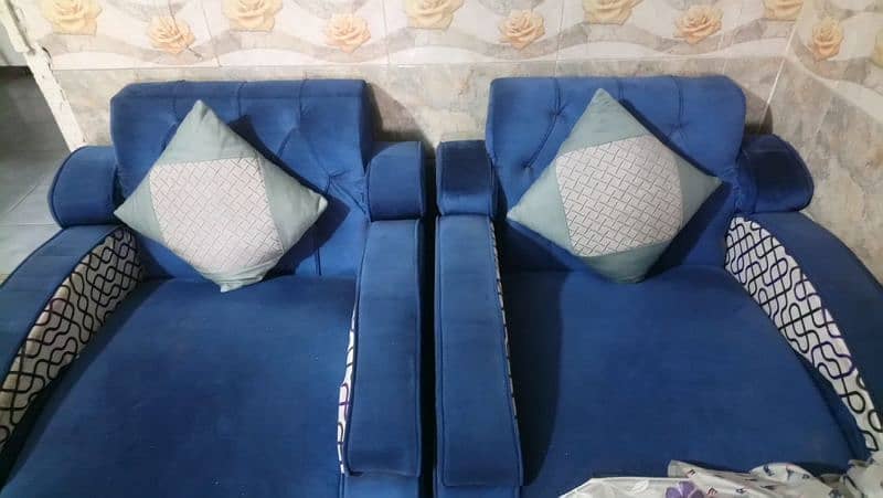 7 seater sofa looking for a new shelter 1