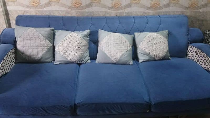 7 seater sofa looking for a new shelter 2