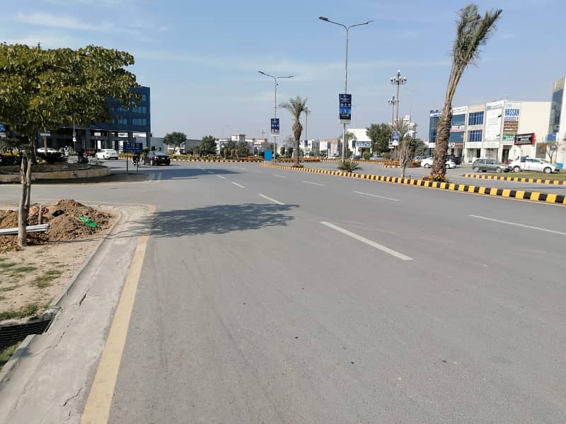 All dues clear 1 Kanal plot is availale for sale 40ft road facing,near to the Main oulevard and Commercial area of the sopciety 9