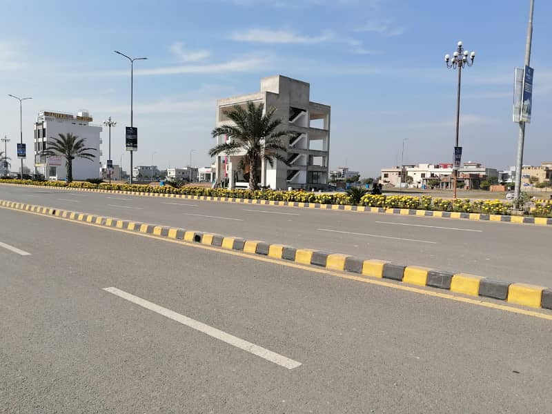 All dues clear 1 Kanal plot is availale for sale 40ft road facing,near to the Main oulevard and Commercial area of the sopciety 24