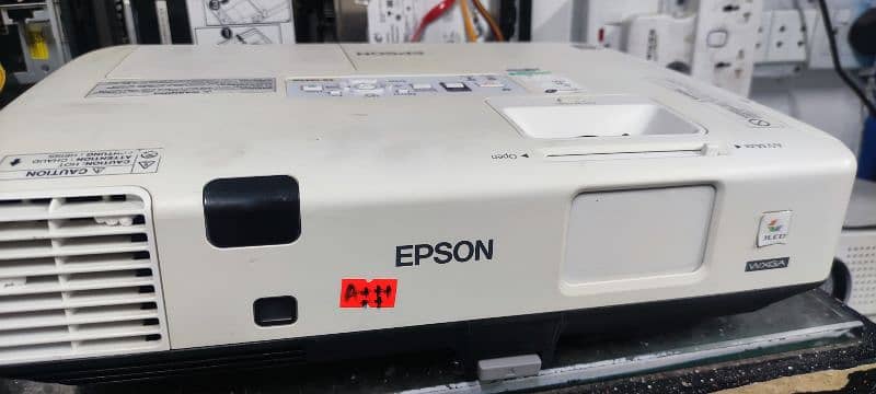 Epson Europe EB-1945W 4200 lumens  WXGA Conference Room projector 1