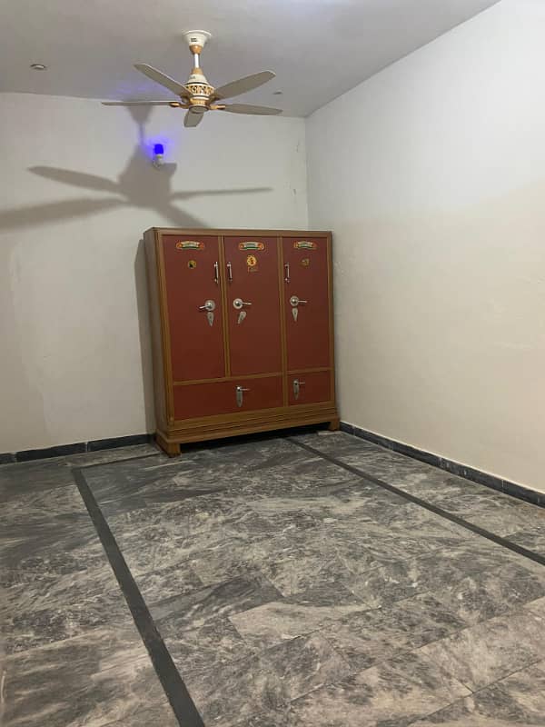 Brand New Portion for rent location khyabany sirfraz 2bed tv lounge 2bath kichan Pani bijli available 2