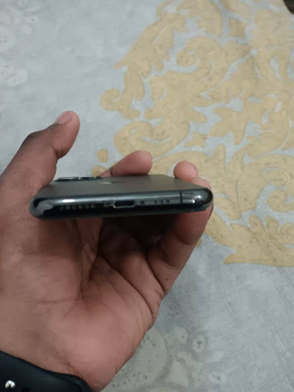 iphone 11 pro urgent sale 5