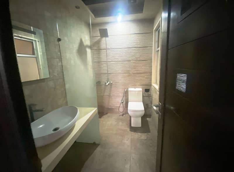 Upper Portion Lock 14 Marla Lower Portion Luxury Likely New Beautiful Independent Lower Portion Available For Rent In DHA Phase 5 D Block Lahore Cantt 10