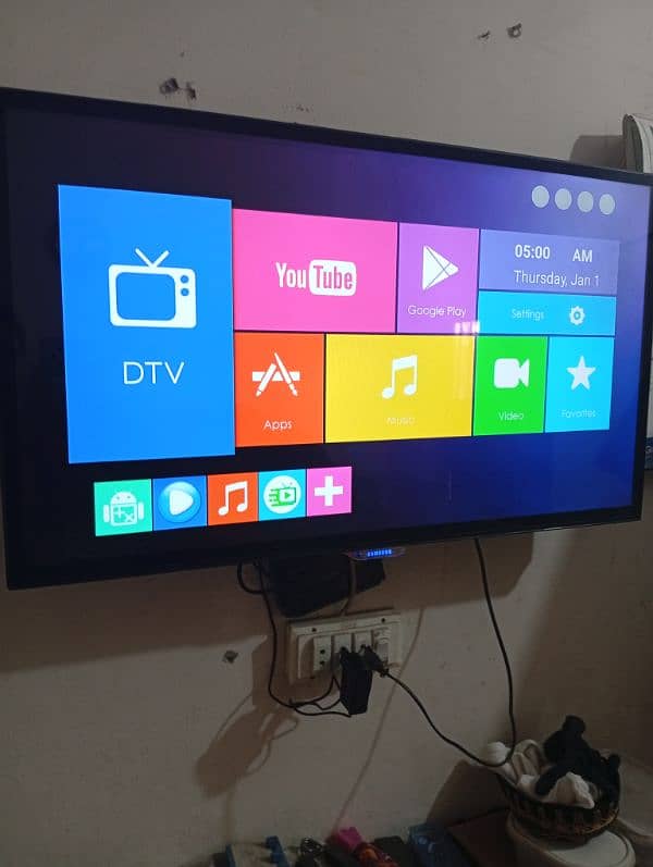 Samsung 40inch with Android box 1