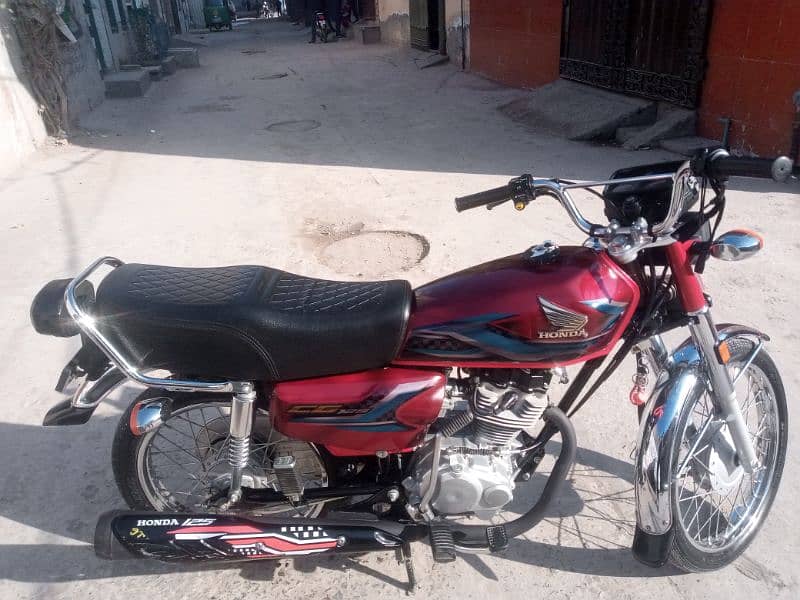 Honda 125, 10/10,  24 Model with advanced security system Installed. 1