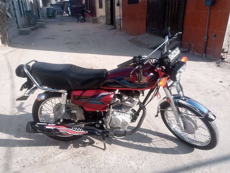 Honda 125, 10/10,  24 Model with advanced security system Installed. 2