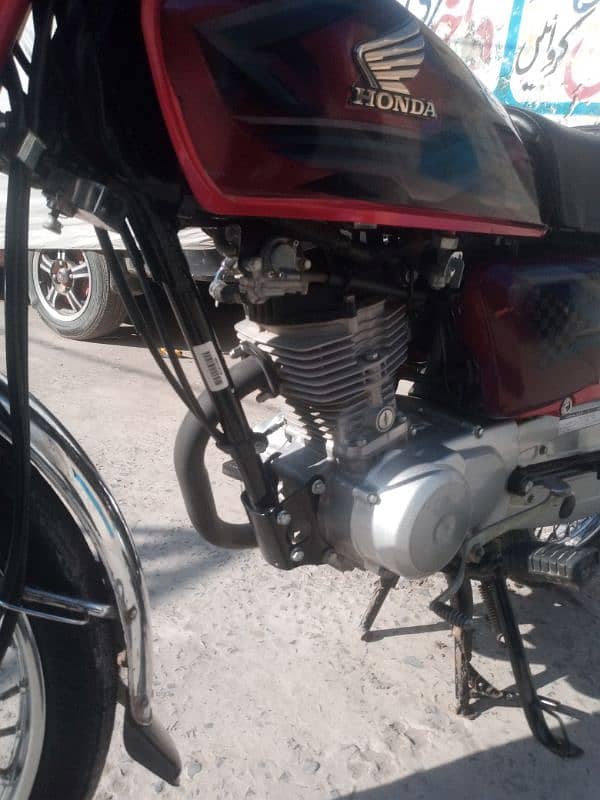 Honda 125, 10/10,  24 Model with advanced security system Installed. 9