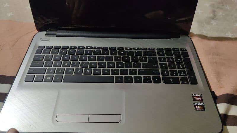 HP laptop core i3 64bite 1 to 8 ssg window 10 all okay 2