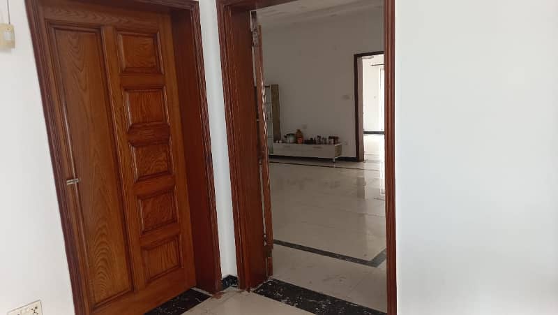 10 MARLA LIKE A BRAND NEW LUXURY CONDITION EXCELLENT UPPER PORTION HOUSE FOR RENT IN TAKBEER BLOCK BAHRIA TOWN LAHORE 3