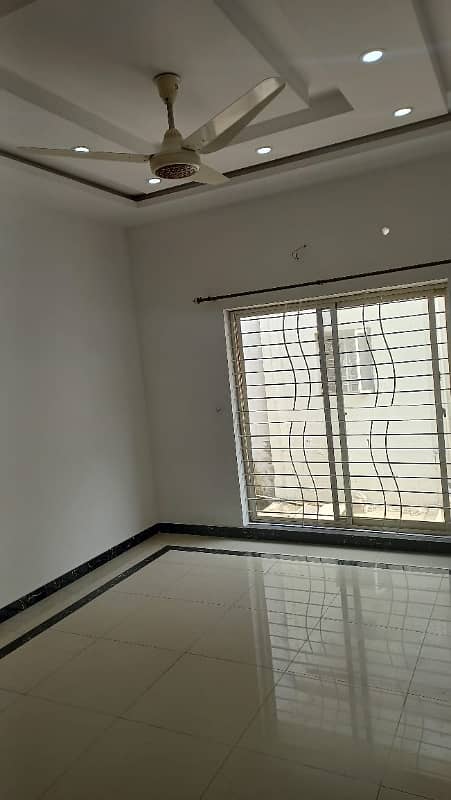 10 MARLA LIKE A BRAND NEW LUXURY CONDITION EXCELLENT UPPER PORTION HOUSE FOR RENT IN TAKBEER BLOCK BAHRIA TOWN LAHORE 28