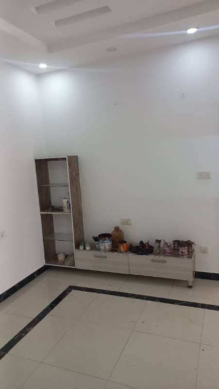 10 MARLA LIKE A BRAND NEW LUXURY CONDITION EXCELLENT UPPER PORTION HOUSE FOR RENT IN TAKBEER BLOCK BAHRIA TOWN LAHORE 31