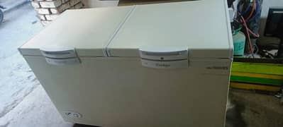 Waves double door freezer