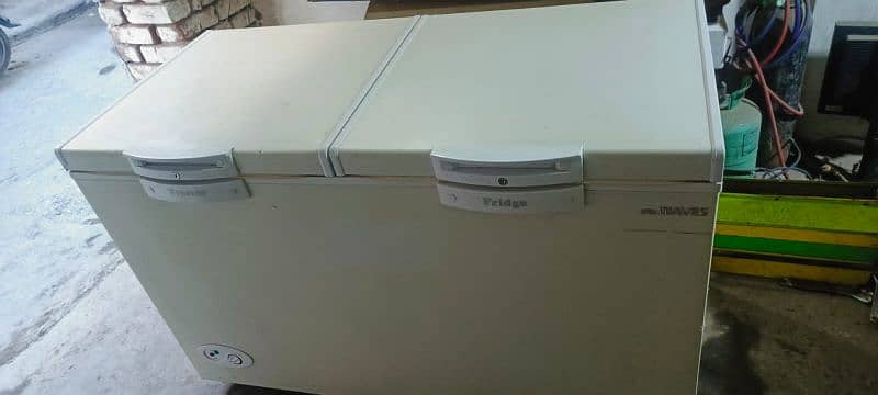 Waves double door freezer 0