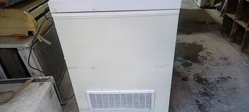 Waves double door freezer 4