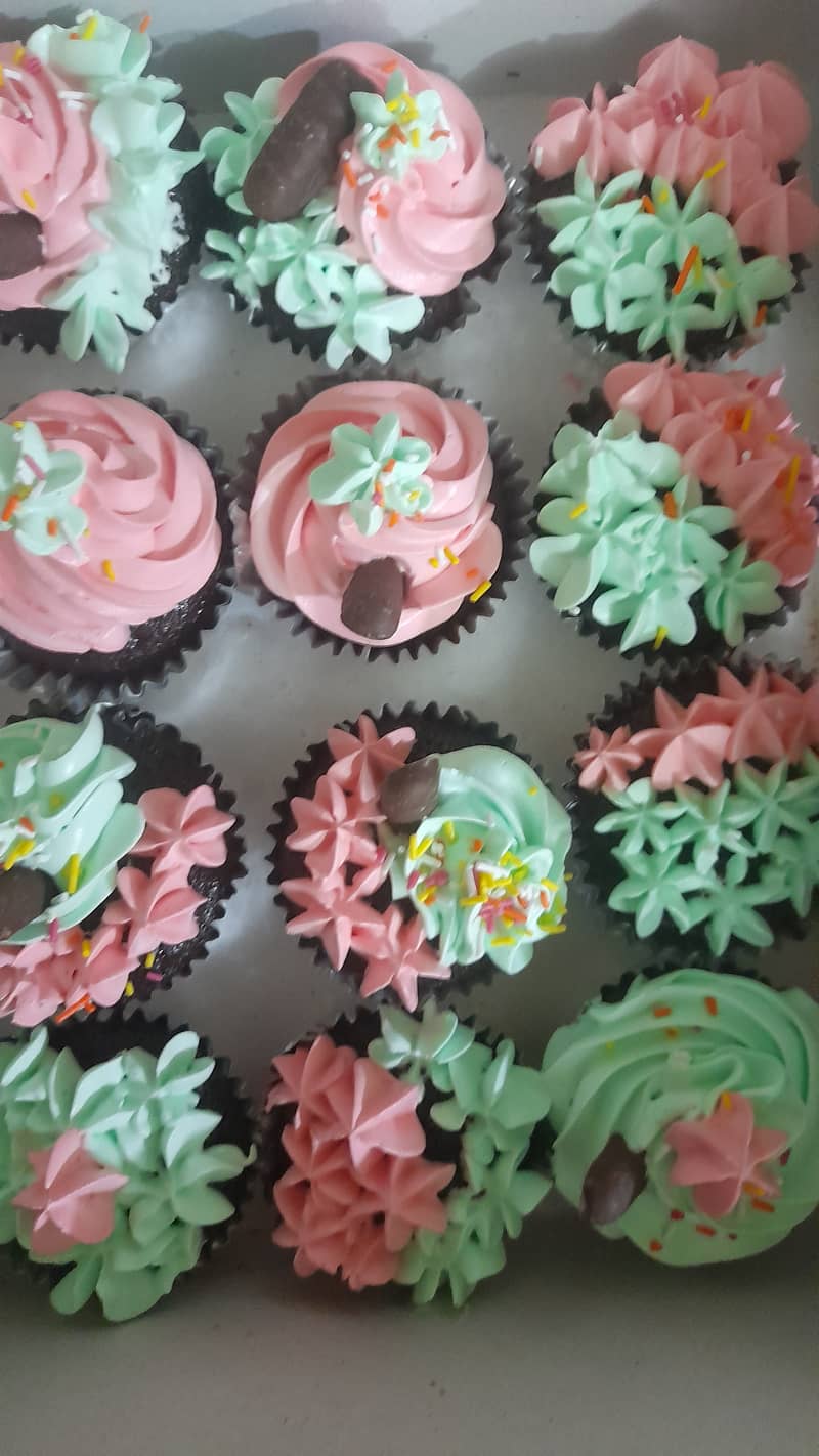 Cup cakes. Custum made 1