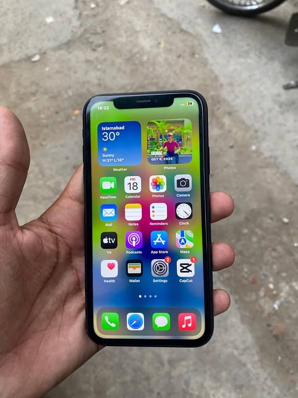 I PHONE XR FACTORY UNLOCK {64gb} 1