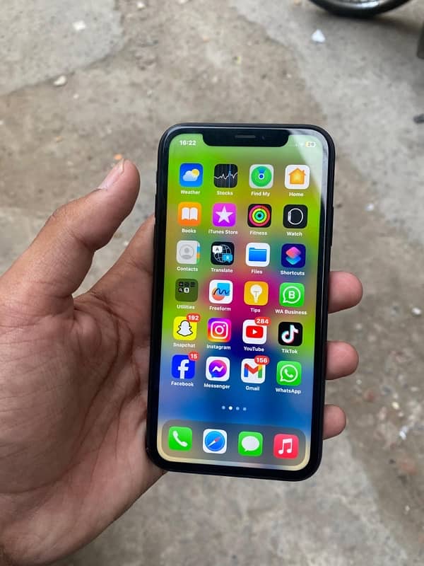 I PHONE XR FACTORY UNLOCK {64gb} 3