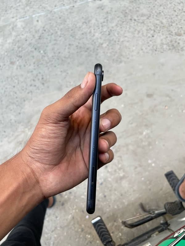 I PHONE XR FACTORY UNLOCK {64gb} 8